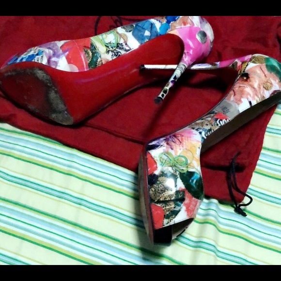 Christian Louboutin - Picture 4 of 8
